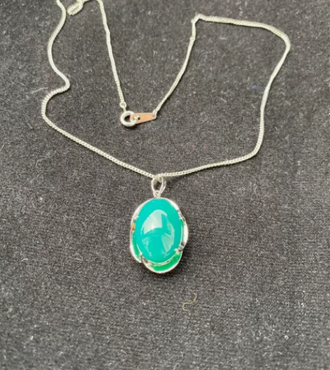 vintage祖母绿宝石项链 阳光下呈湖兰...