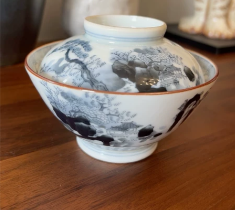 日本回流老九谷青花手绘盖碗,年代物品有窑带...