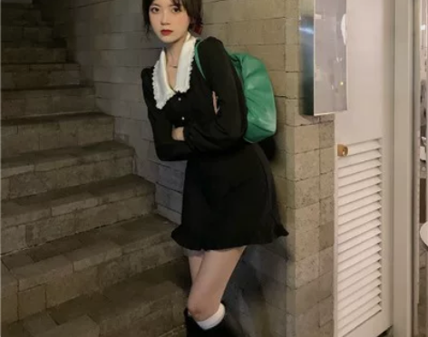 法式小众复古娃娃领短裙女秋季收腰小个子辣妹...