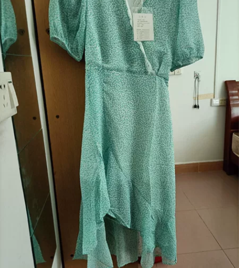 荷叶边开叉连衣裙,不规则连衣裙 全新带吊牌...