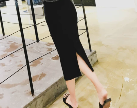 半身裙中长款女夏高腰性感黑色开叉长裙早秋百...