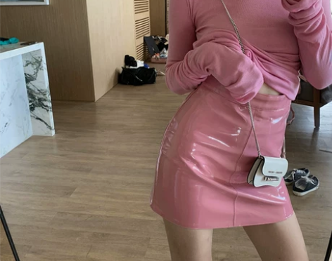 [转卖]半小时高腰小皮裙女a字裙粉色半身裙...