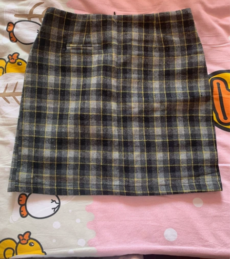 格子毛呢半身裙，最多穿过一次，适合春秋里面...