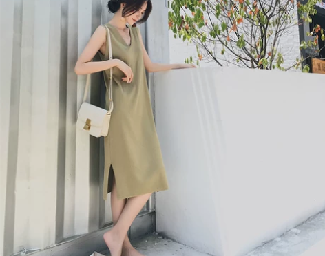 针织v领连衣裙女夏新款chic无袖背心裙子...