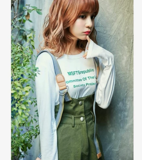 韩都衣舍军绿牛仔背带裙M码 2018年买的...