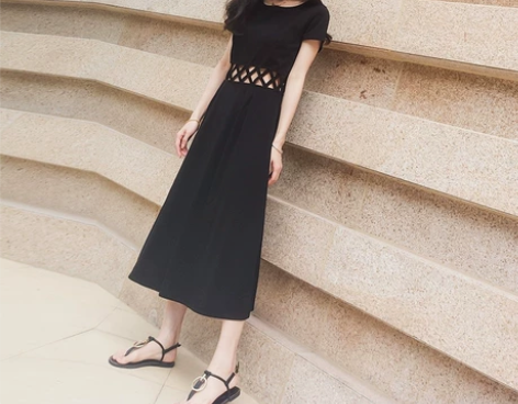 赫本风黑色连衣裙2022新款长款过膝收腰性...