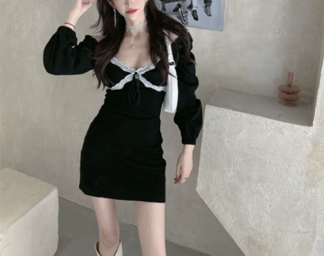 港风复古蕾丝拼接泡泡袖连衣裙设计感小众V领...