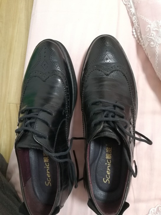 布洛克风格皮鞋,没有原装盒可以配个盒子给买...