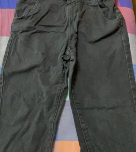 黑色背带牛仔裤，有褶皱，L码，好穿百搭，2...