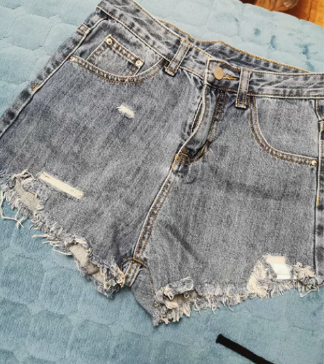 破风牛仔短裤!小码S,如图几乎全新,低出不...