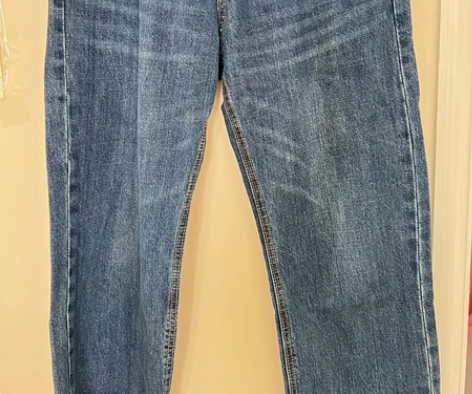 七分直筒牛仔裤，裤腿渐变深蓝，买的时候非常...