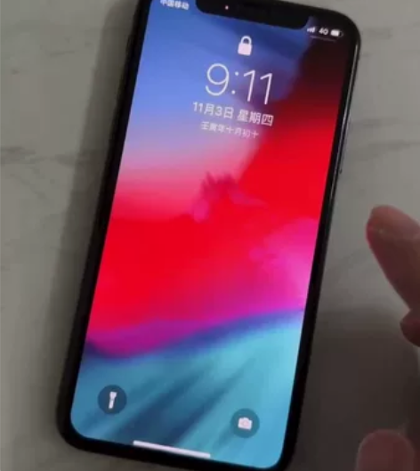 女生自用99新iPhone X 64G 国...