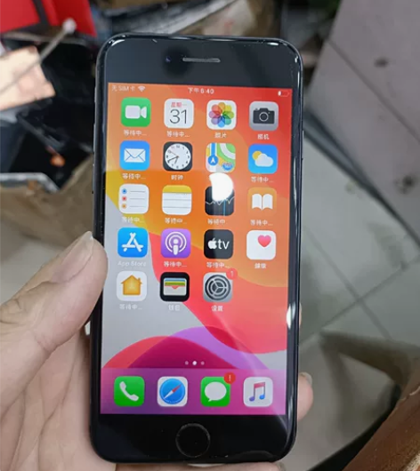 苹果8   64G靓机，换过一次电池，其它...