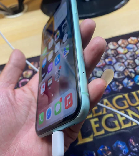 出闲置iphone 11    国行128...
