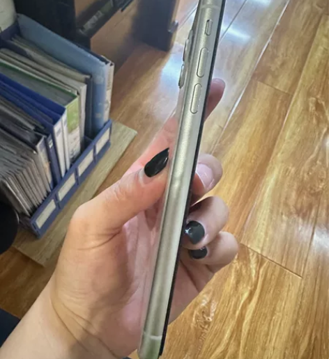 苹果11,99成新,128GB,无维修磕碰...