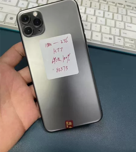 11promax卡贴黑色256g，小靓28...