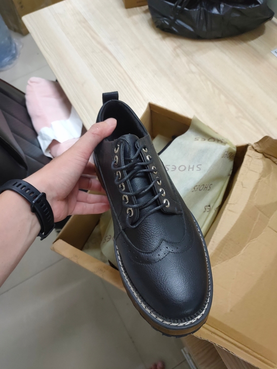 全新布洛克雕花皮鞋,42码,内棉,80江浙...