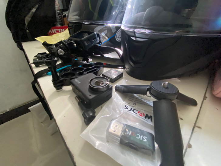 SJCAM10x，99新，买来就拆开体验过...