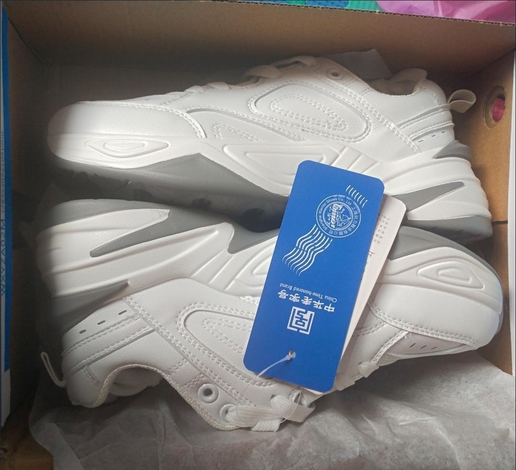 回力小白鞋没穿出去过,只是试穿 3...