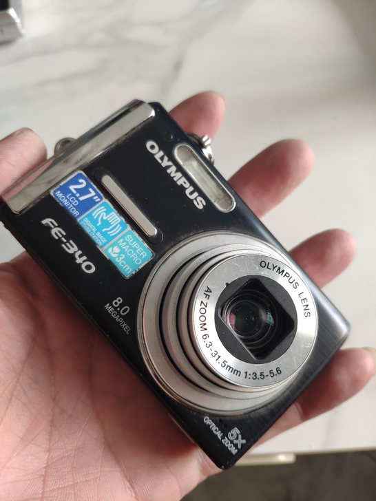 奥林巴斯fe-340相机。装电池可开机，镜...