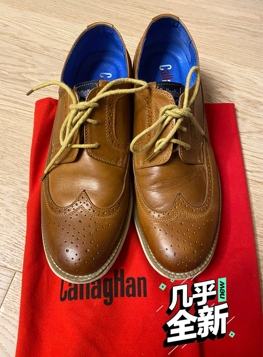 雕花布洛克男鞋。43码。。穿过三四次。。9...