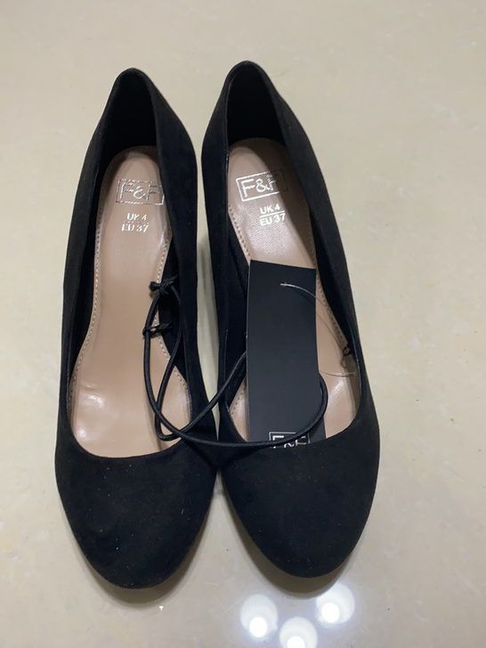 37码黑色浅口单鞋！