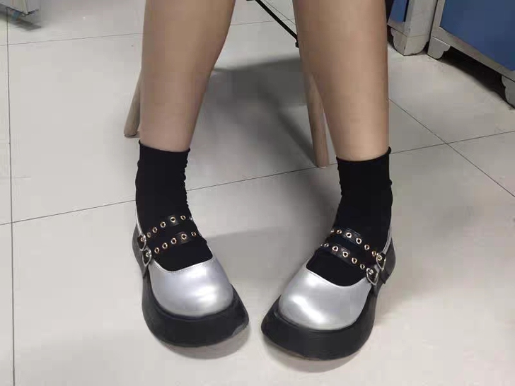 2021新款春季可爱大头娃娃鞋JK银色厚底...