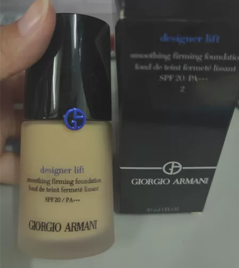 阿玛尼蓝标粉底，黄调二白。 二号色。全新正...
