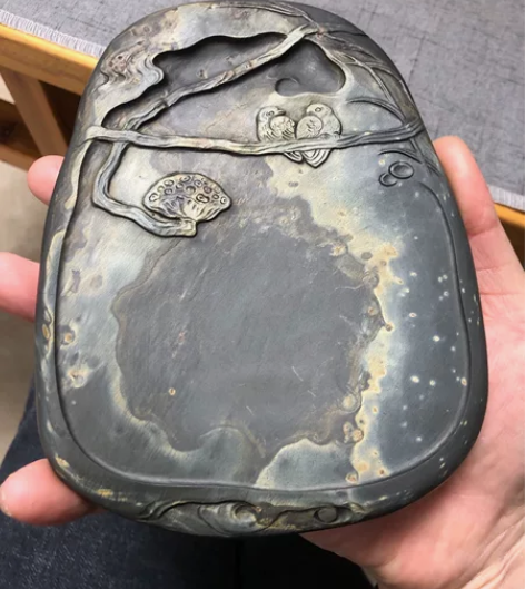 歙砚老坑金星金晕，纹理漂亮，石质细腻，雕刻...