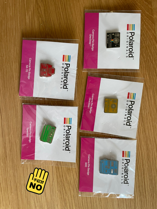 全新宝丽来相机，纪念胸针，不拆卖，个人闲置...