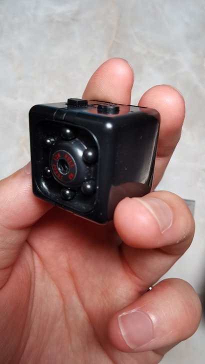 拇指迷你照相机+8G内存卡全新 包邮