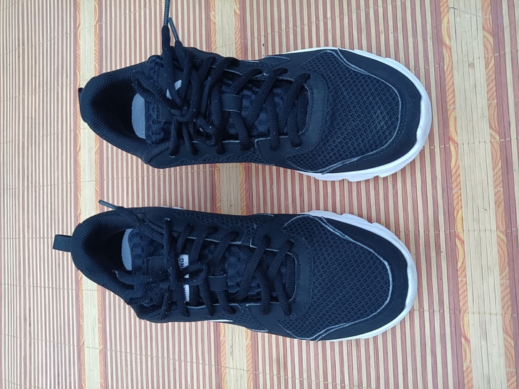 二手男鞋安踏运动鞋40码   鞋子保证正品...