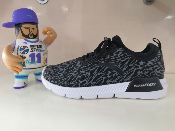 安踏运动鞋跑步鞋