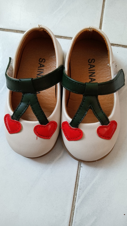 打包包邮，出几双女儿穿小的鞋子，都是软底鞋...