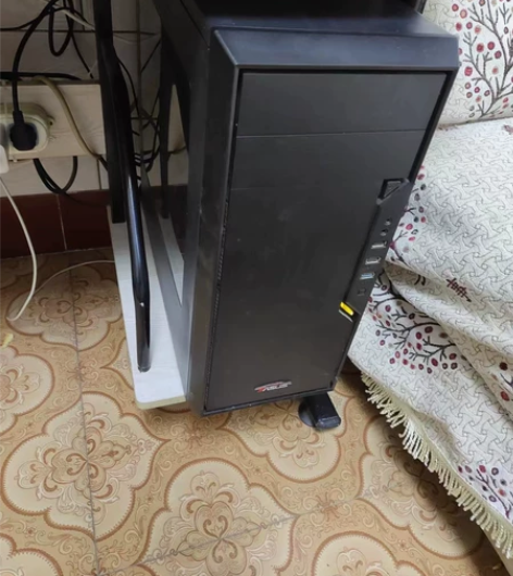 出售华硕台式电脑  配置很高，办公用都可以...