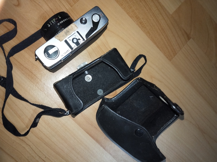 海鸥相机一台  具体看图了解  快门扳不动...