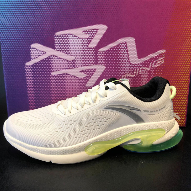 安踏男鞋弹力胶科技网面透气运动鞋