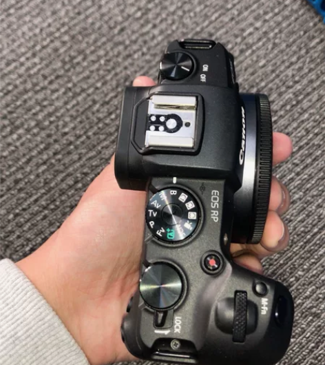 基本全新的EOS RP   有电池 充电器...