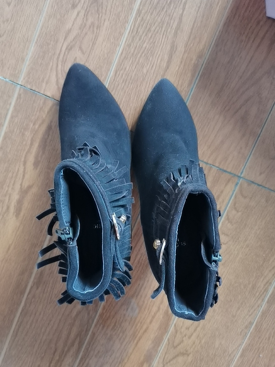 全新，跟太高，放了几年了买了没穿过，要的拿...