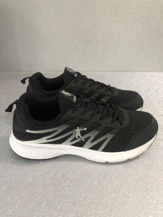 43码，乔丹品牌运动鞋跑步鞋休闲网鞋