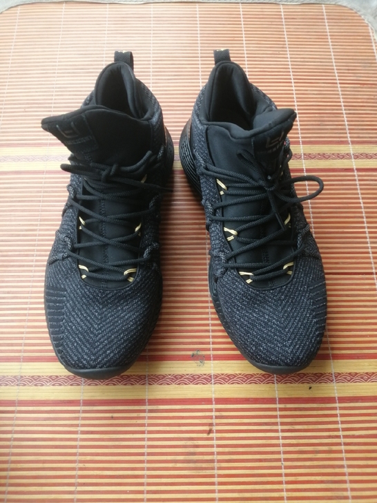 45码乔丹篮球鞋     鞋子正品 无开胶...