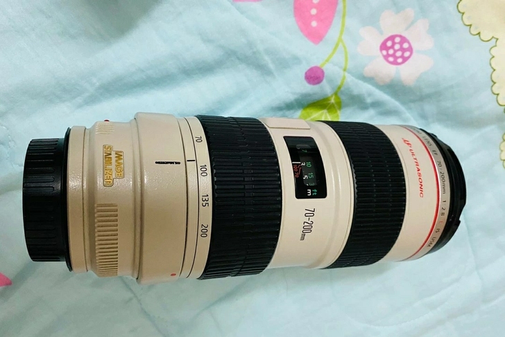 女摄影师自用佳能EF70-200mm f/...