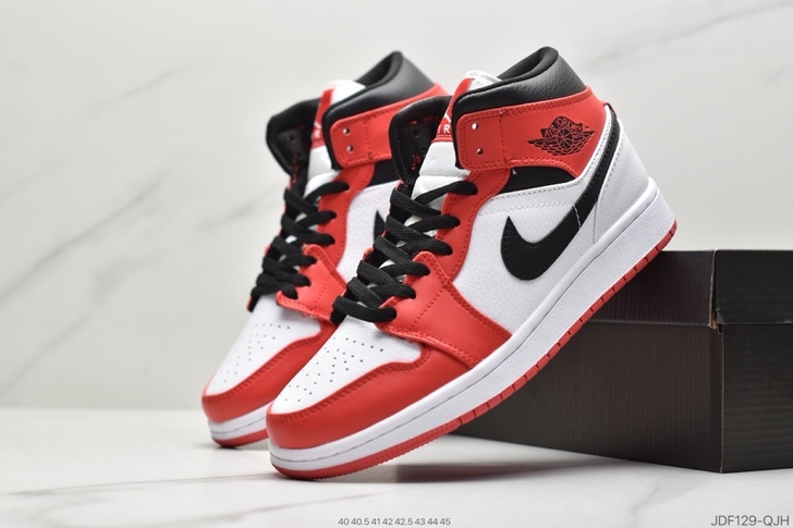 全新未，乔丹1代，篮球鞋！经典款，非常耐看...