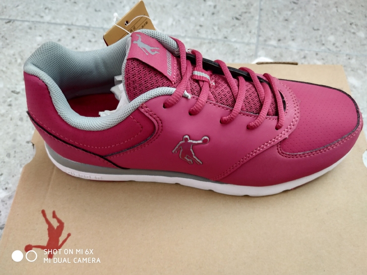 乔丹女士运动鞋，如图所示，正品保证，37码...