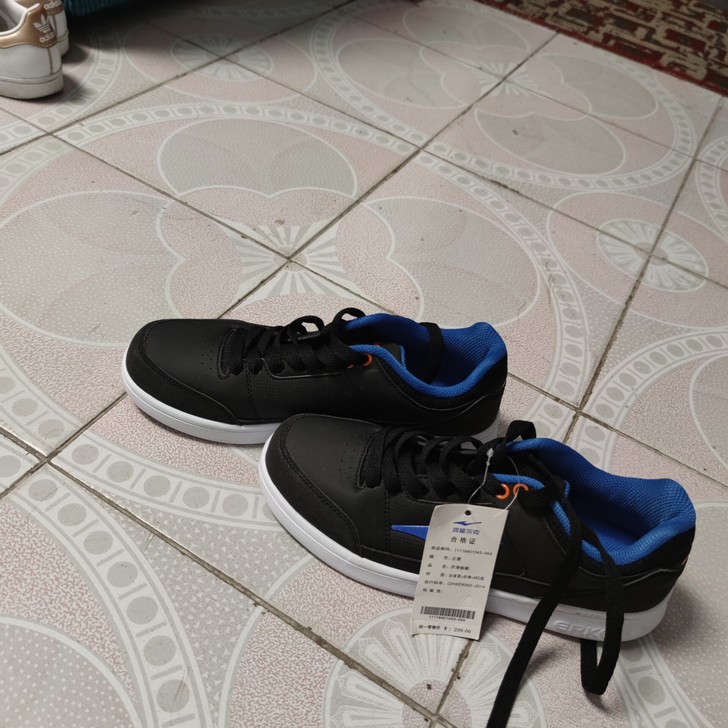 全新鸿星尔克男滑板鞋鞋41码