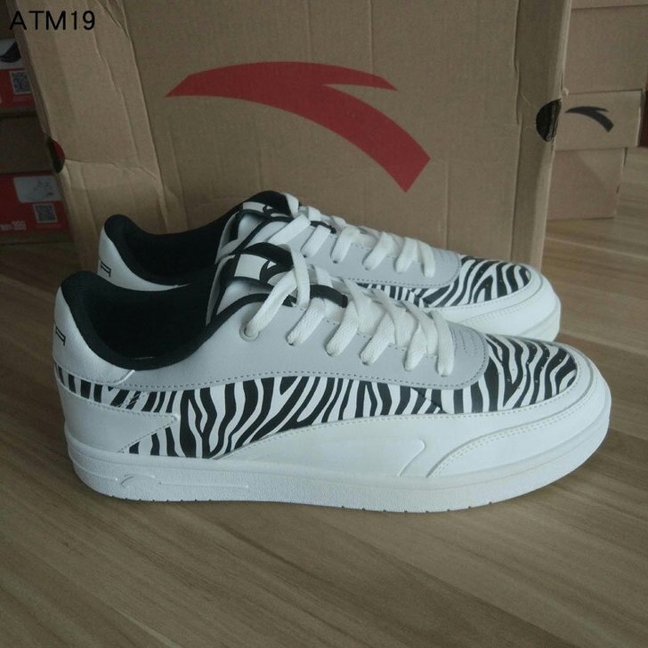 安踏男鞋板鞋男42，43码