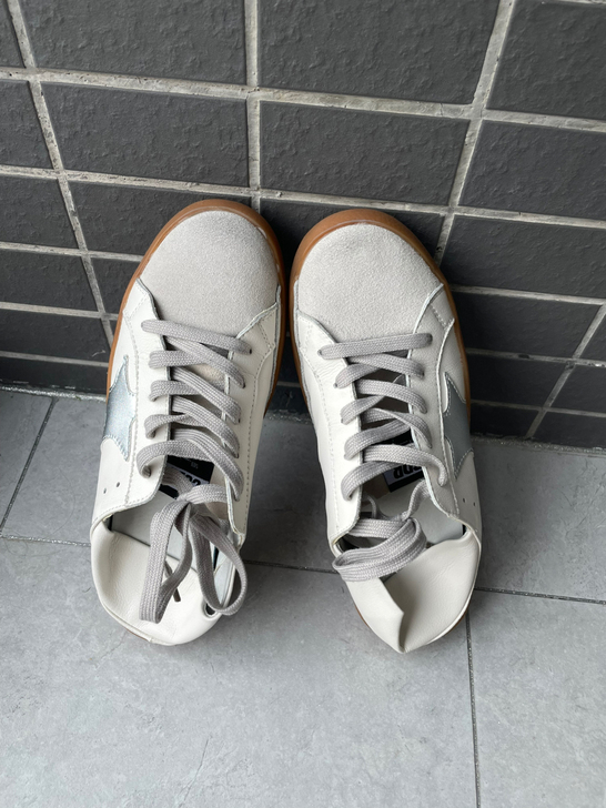 只在工作室拍照穿过一次