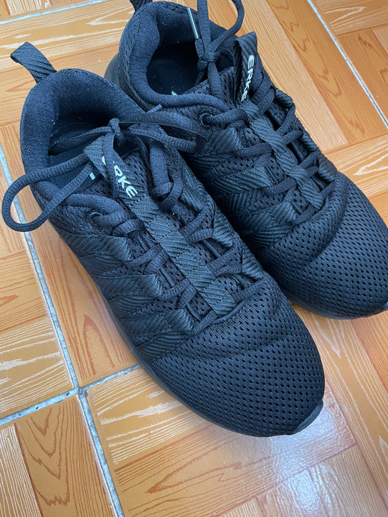 erke鸿星尔克男女运动鞋，37码，9.5...