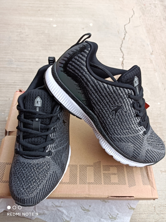 正品全新乔丹女运动鞋，断码处理只有36码....