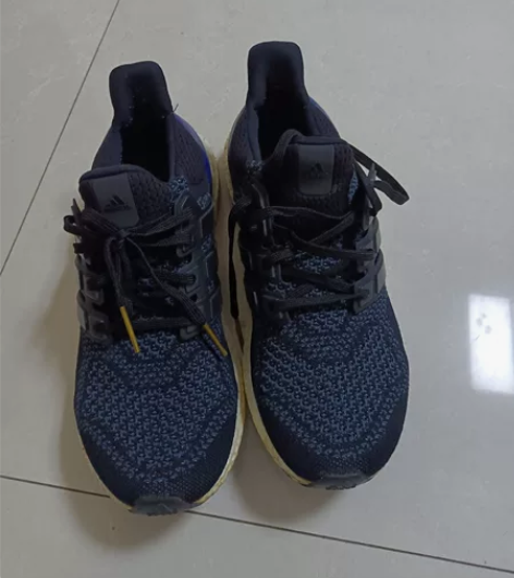 Nike运动鞋，商场购入买的时候900多，...